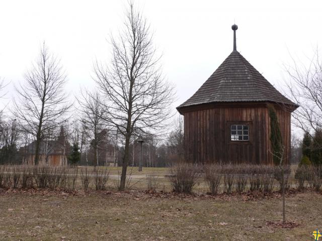 Drewniana kapliczka