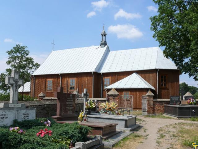 Widok ogólny kościoła od strony cmentarza