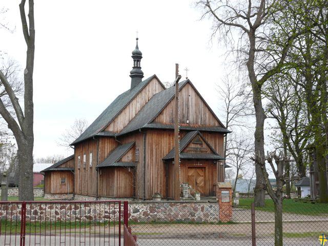 Widok na kościół od strony zachodniej