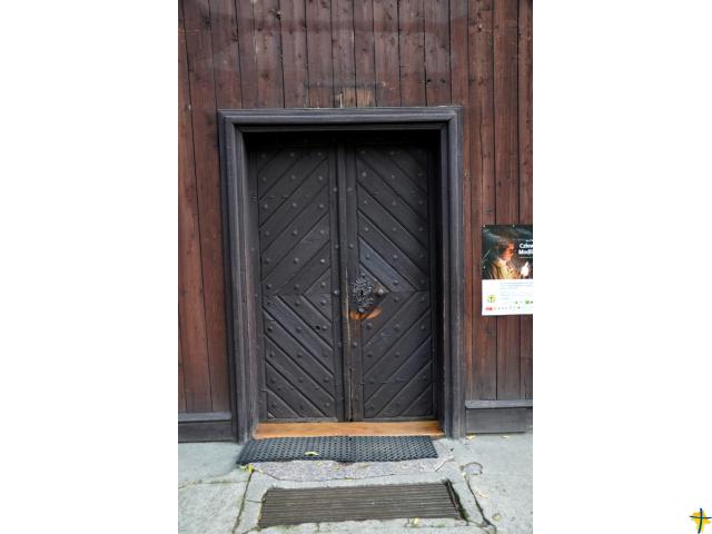 Drzwi wejściowe kościoła