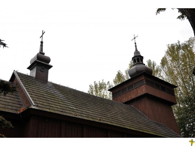 Dwukalenicowy dach kościoła